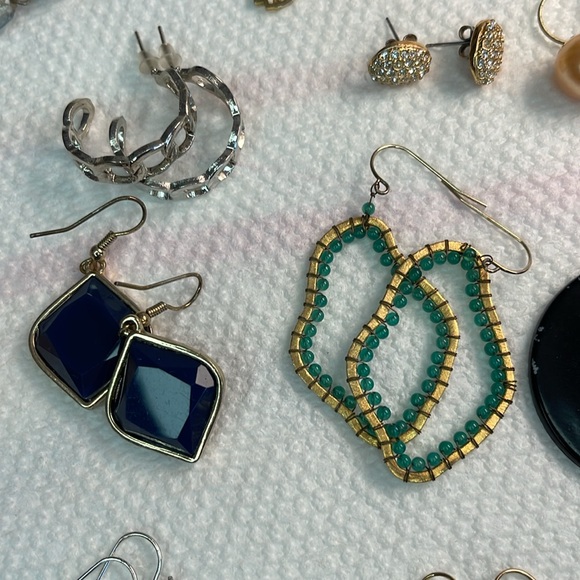 Large Lot of Earrings, 60 pairs - Picture 10 of 13